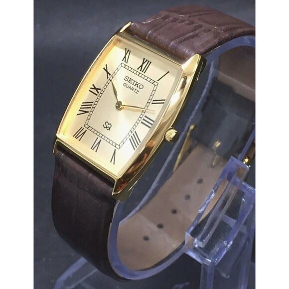 Vintage Style Seiko Quartz Mens Gold Watch & Black accents W/ Leather Strap - Picture 2 of 6